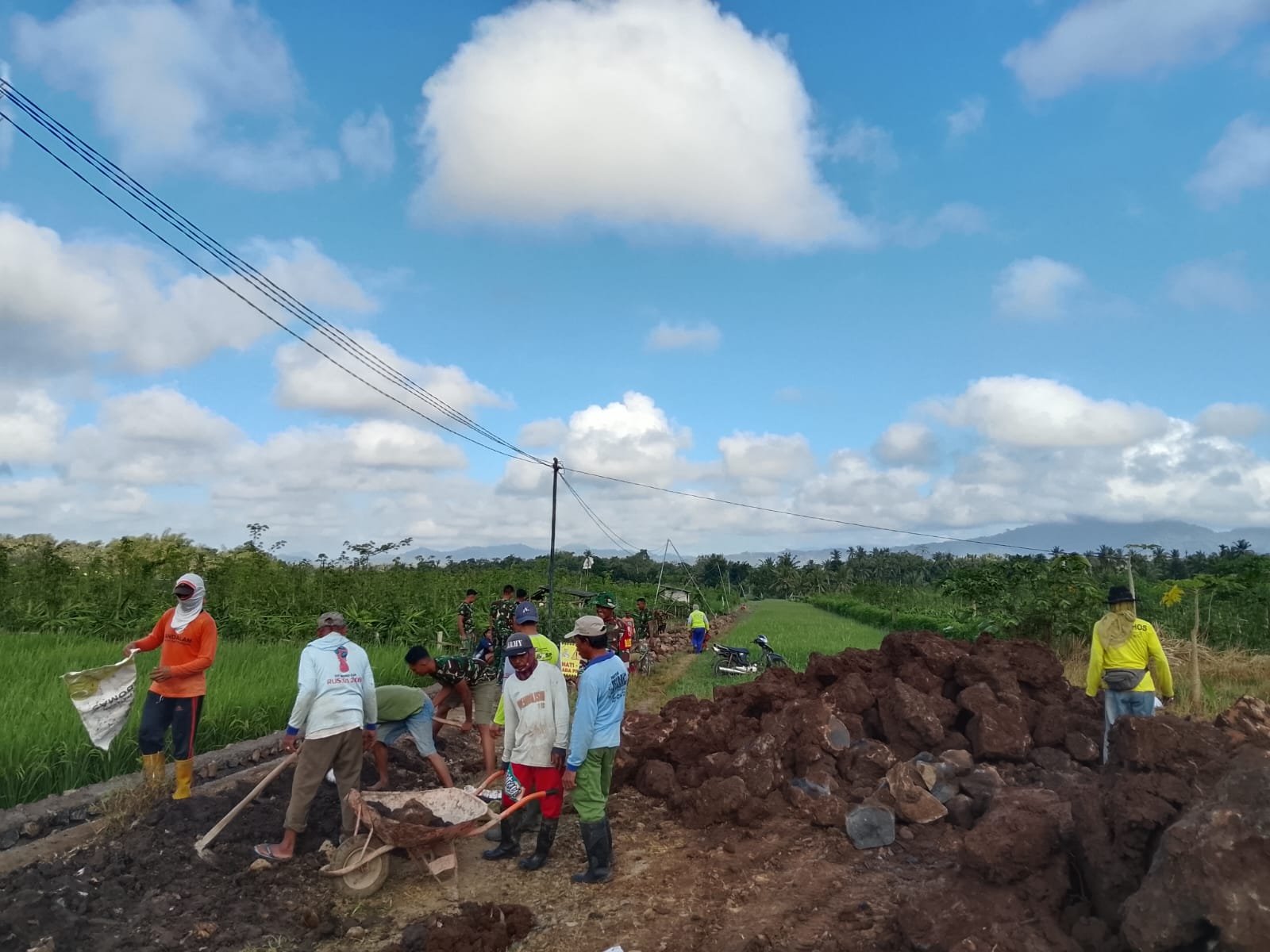 Satgas TMMD ke-125 Kodim 0825 Banyuwangi Genjot Pembangunan Saluran Irigasi, Progres Capai 50 Persen