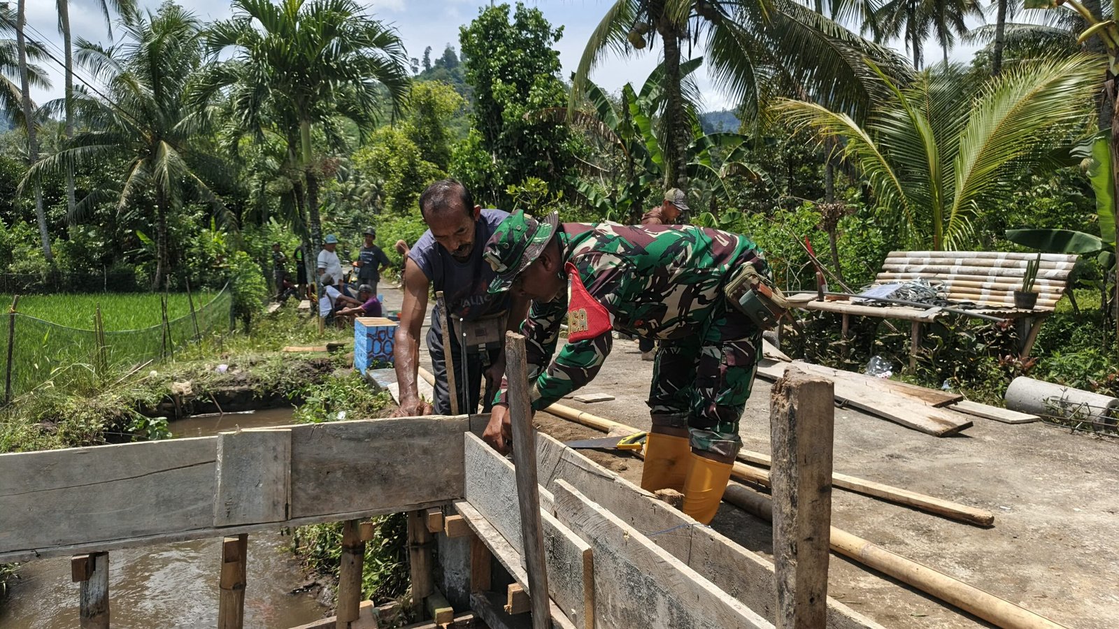 TMMD 126, Gotong Royong Bangun Pos Kamling