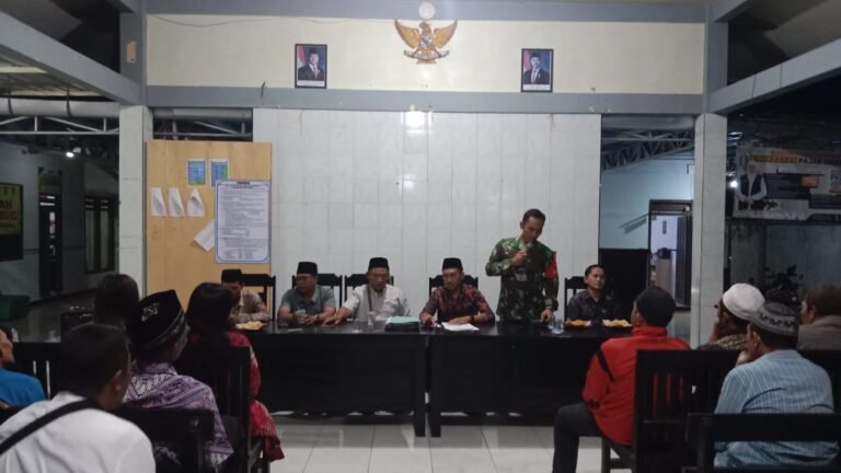 Babinsa Ringintelu Kawal Ketat Penetapan Bakal Calon BPD demi Demokrasi Desa yang Kondusif